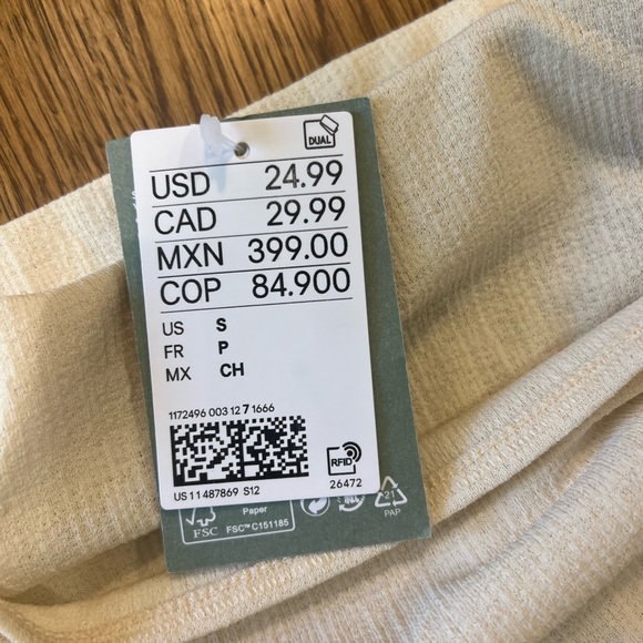 H&M stretch skirt for coverup. - Picture 3 of 4